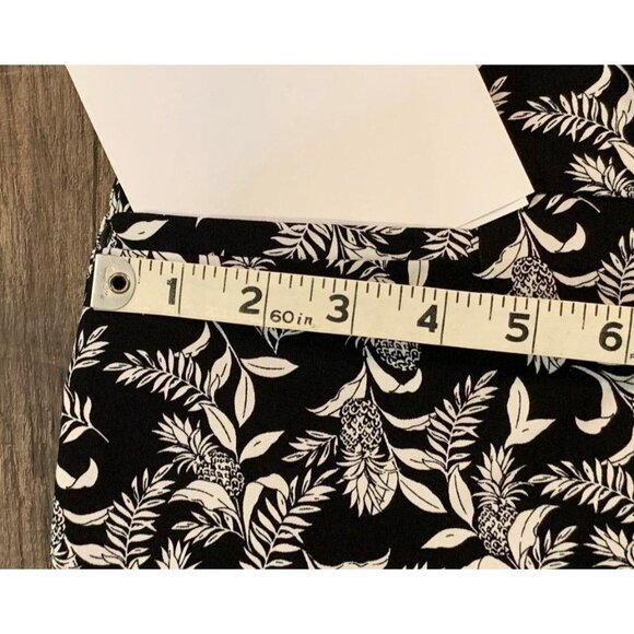 Signature Slimming Christopher & Banks Black & White Tropical Print Crop Pants 4 - Picture 7 of 12
